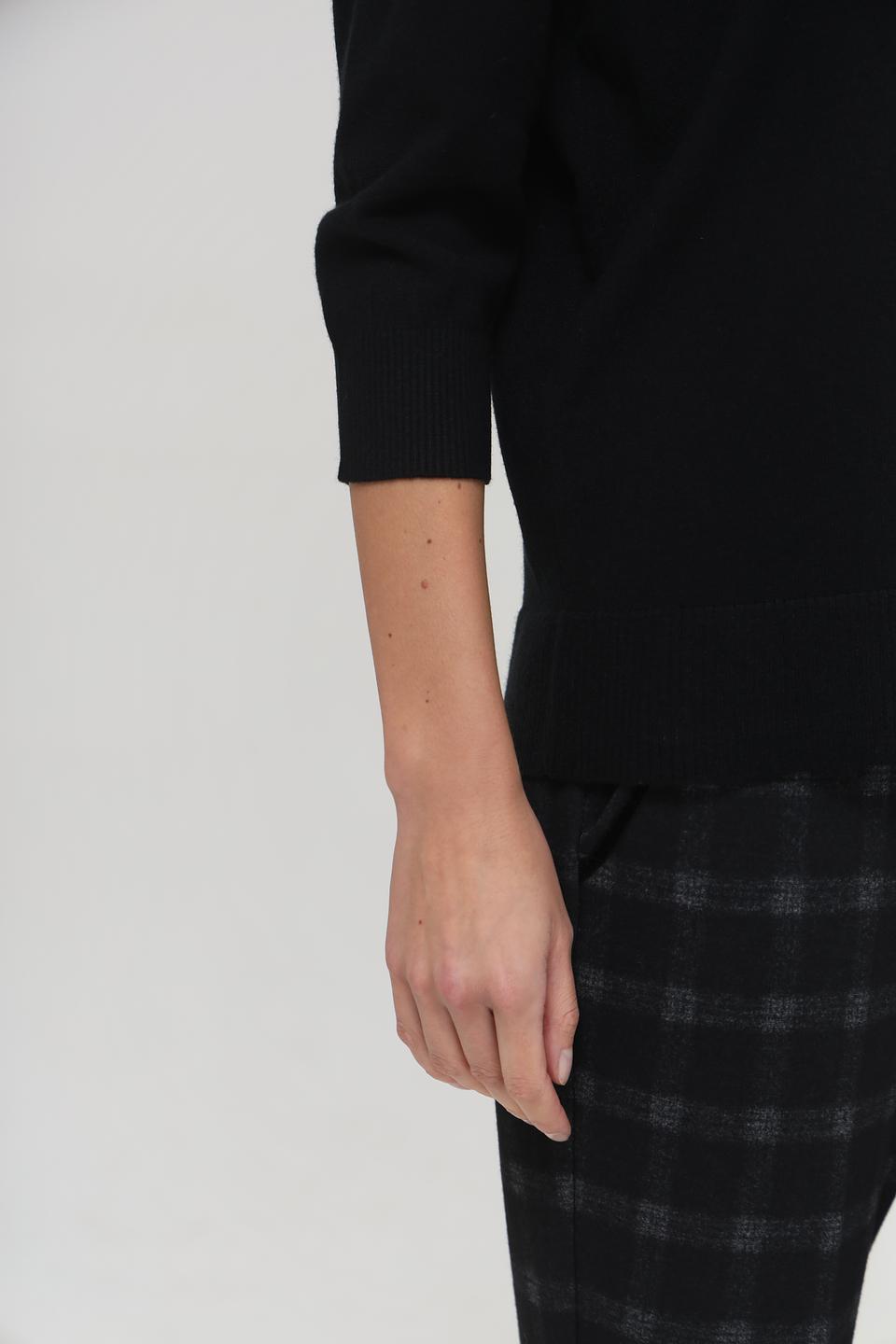 Пуловер Lebek чёрный с карманом