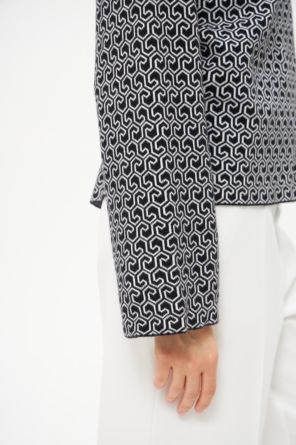 Пуловер Broadway с геометрическим принтом