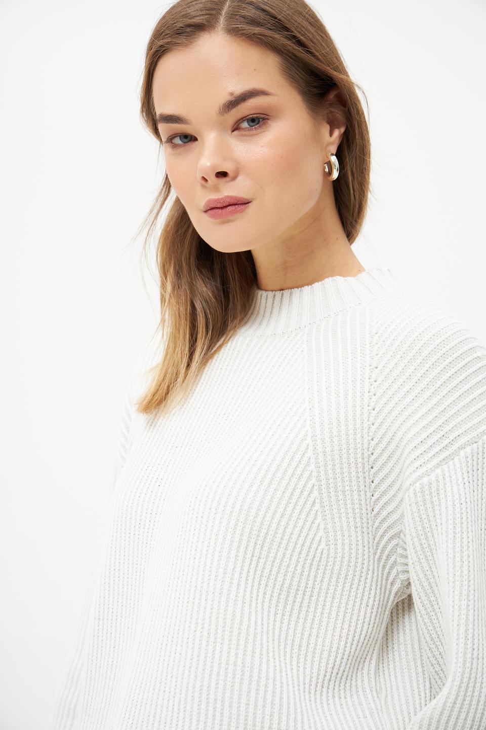 Пуловер Broadway с косами молочный