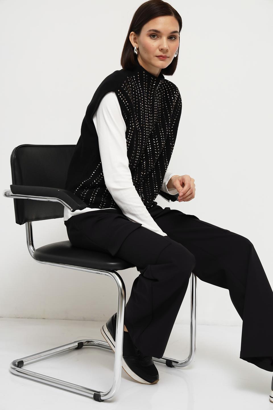 Жилет Monari с декоративной вышивкой