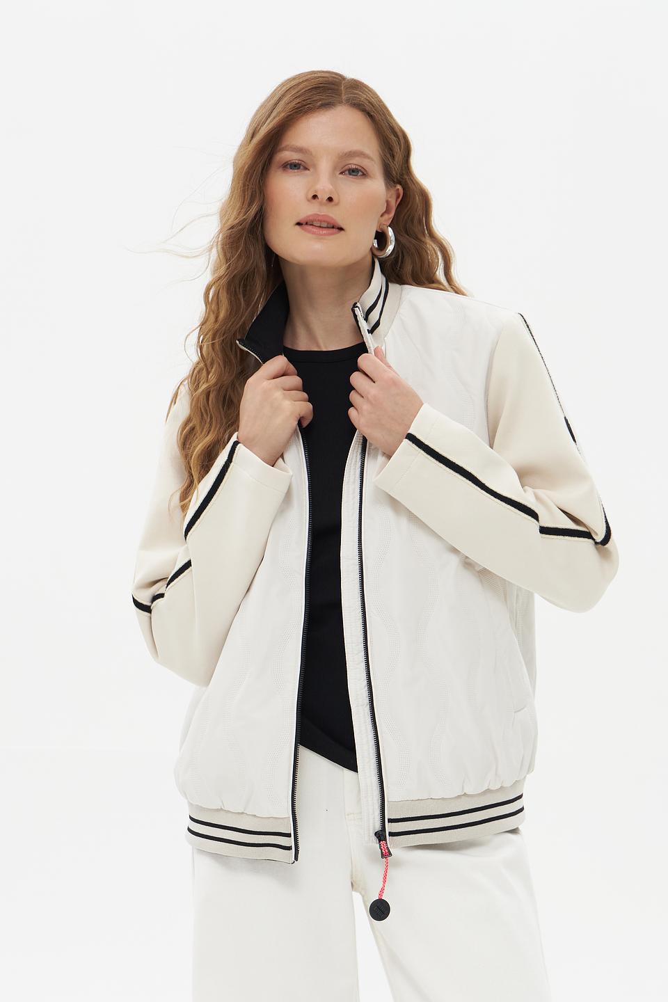 Куртка District с полосками белая
