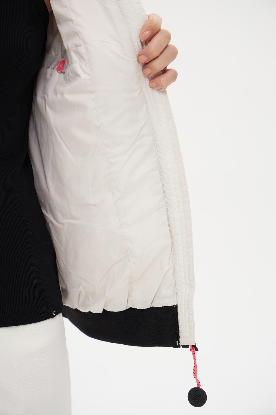 Куртка District с полосками белая