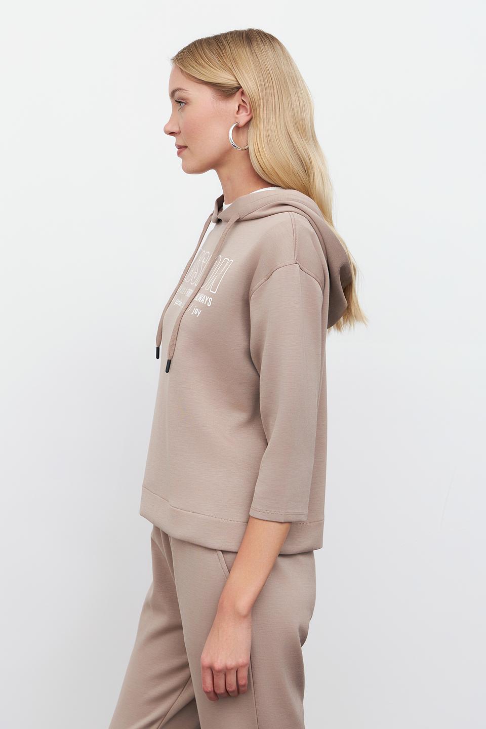 Пуловер Pezzo с надписью бежевый