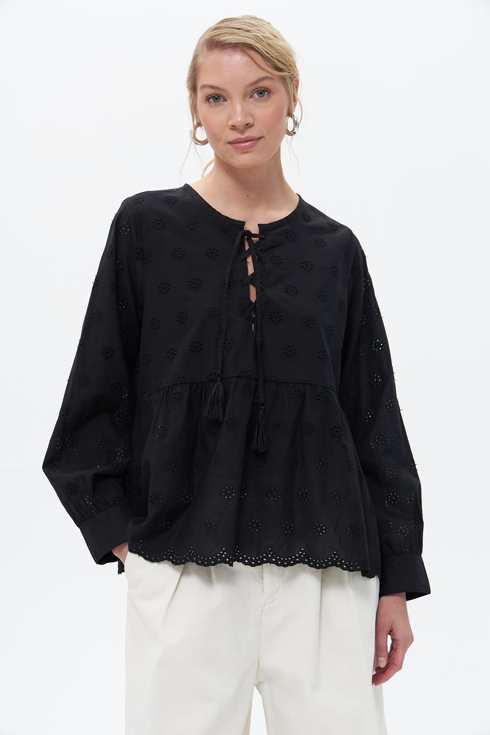 Блузка Broadway чёрная с вышивкой