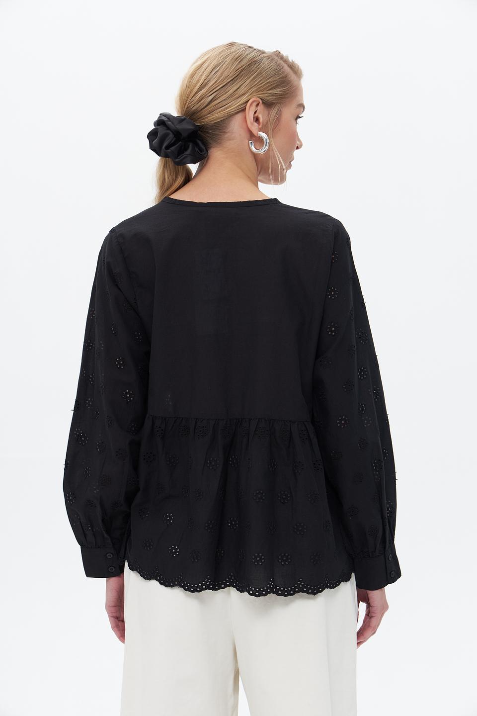 Блузка Broadway чёрная с вышивкой