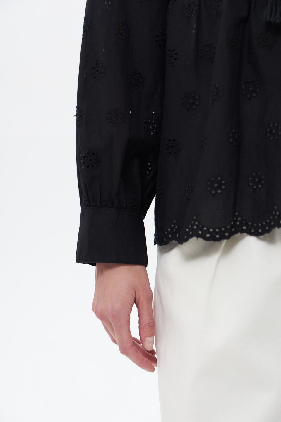 Блузка Broadway чёрная с вышивкой