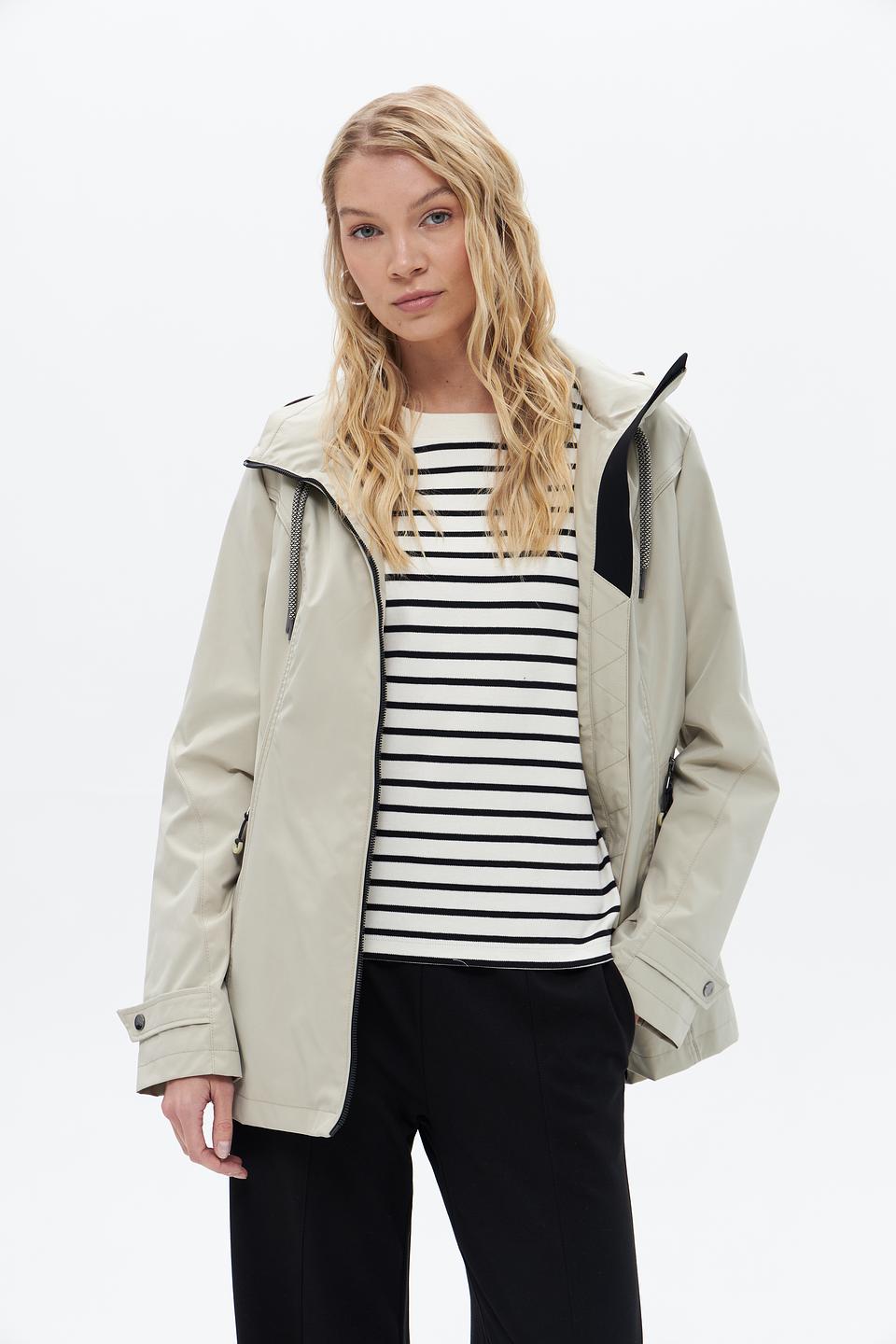 Куртка District женская бежевая