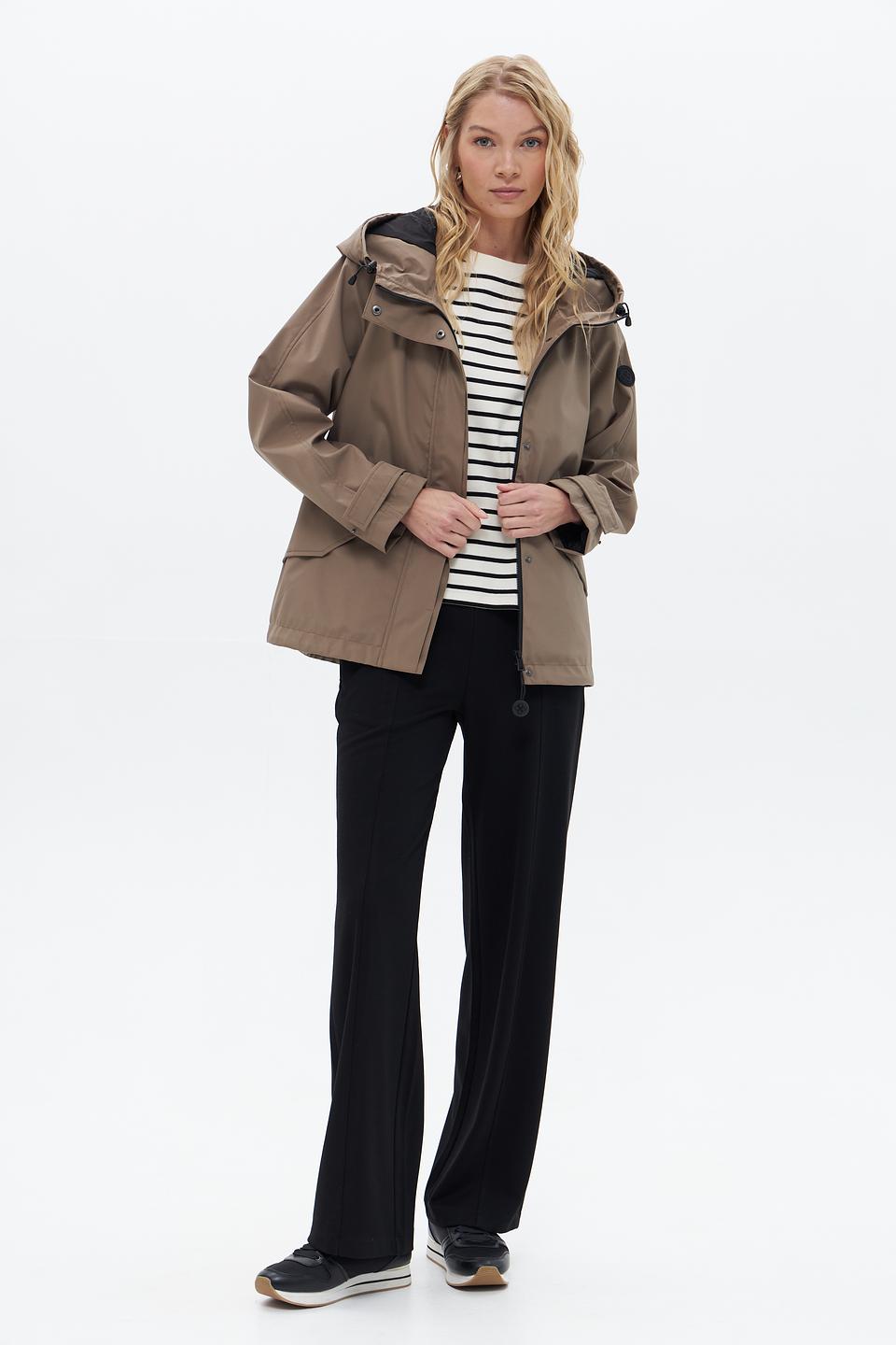 Куртка District женская бежевая