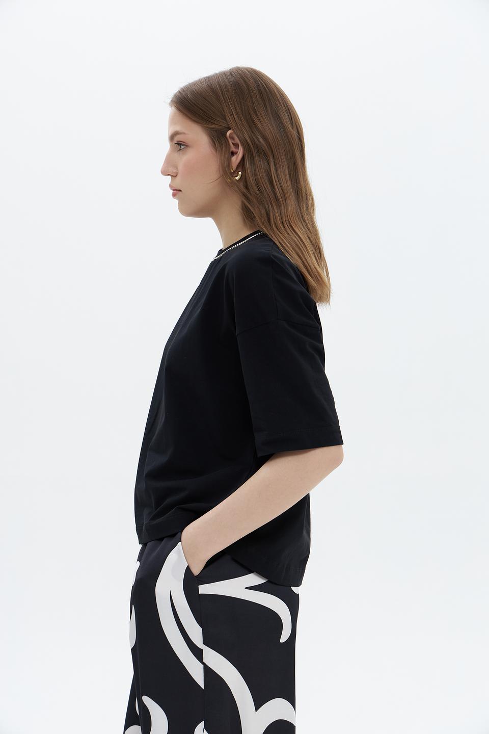 Футболка UNQ женская чёрная оверсайз