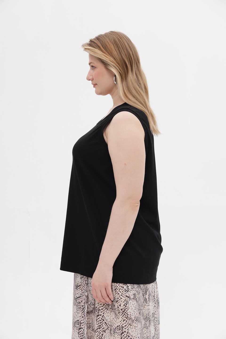 Топ Margittes чёрный базовый