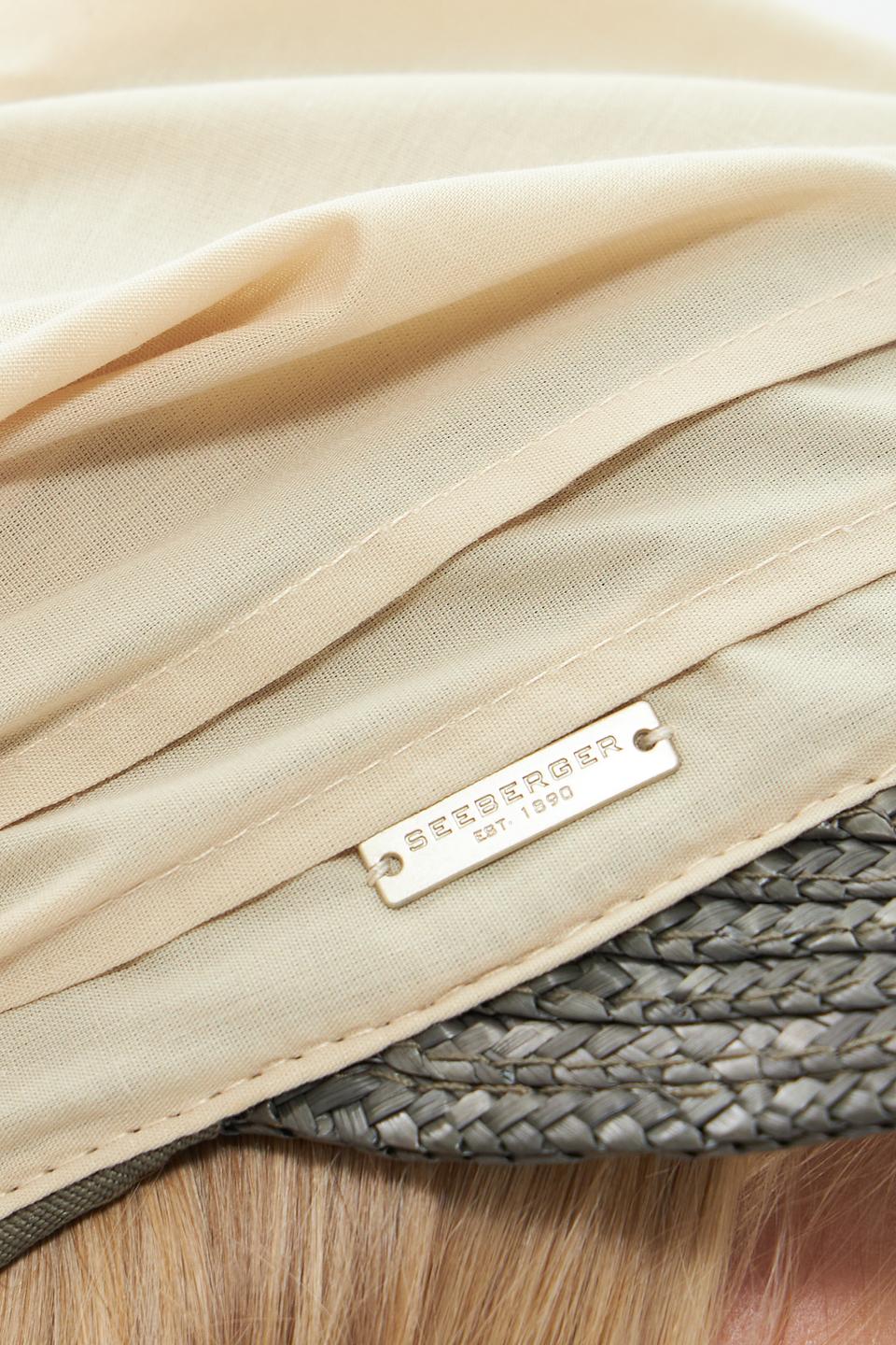 Кепка Seeberger с козырьком бежевая