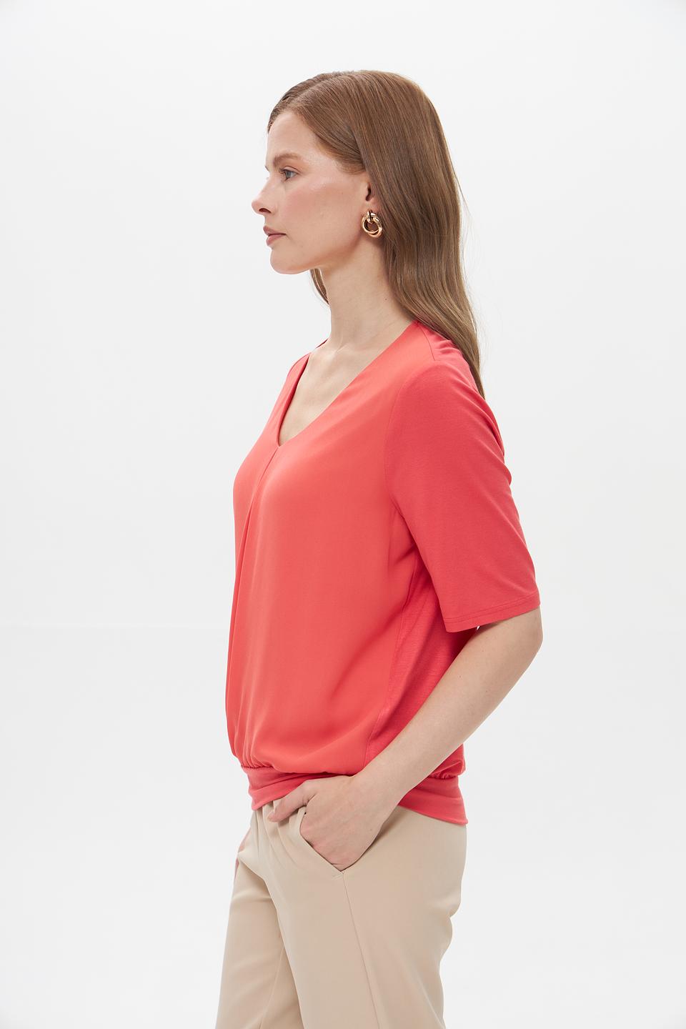 Блуза Frank Walder красная с V-образным вырезом и сборкой