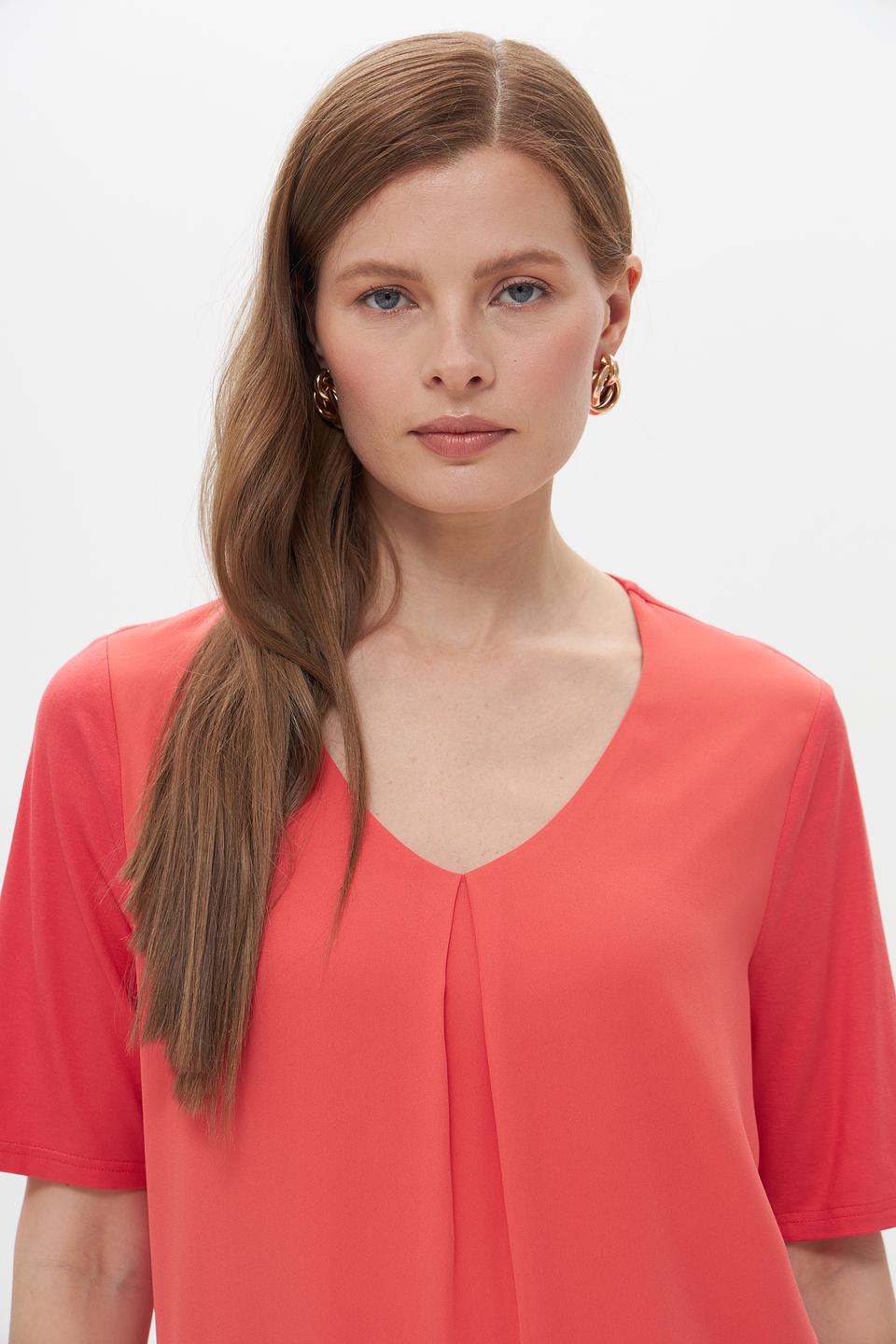 Блуза Frank Walder красная с V-образным вырезом и сборкой