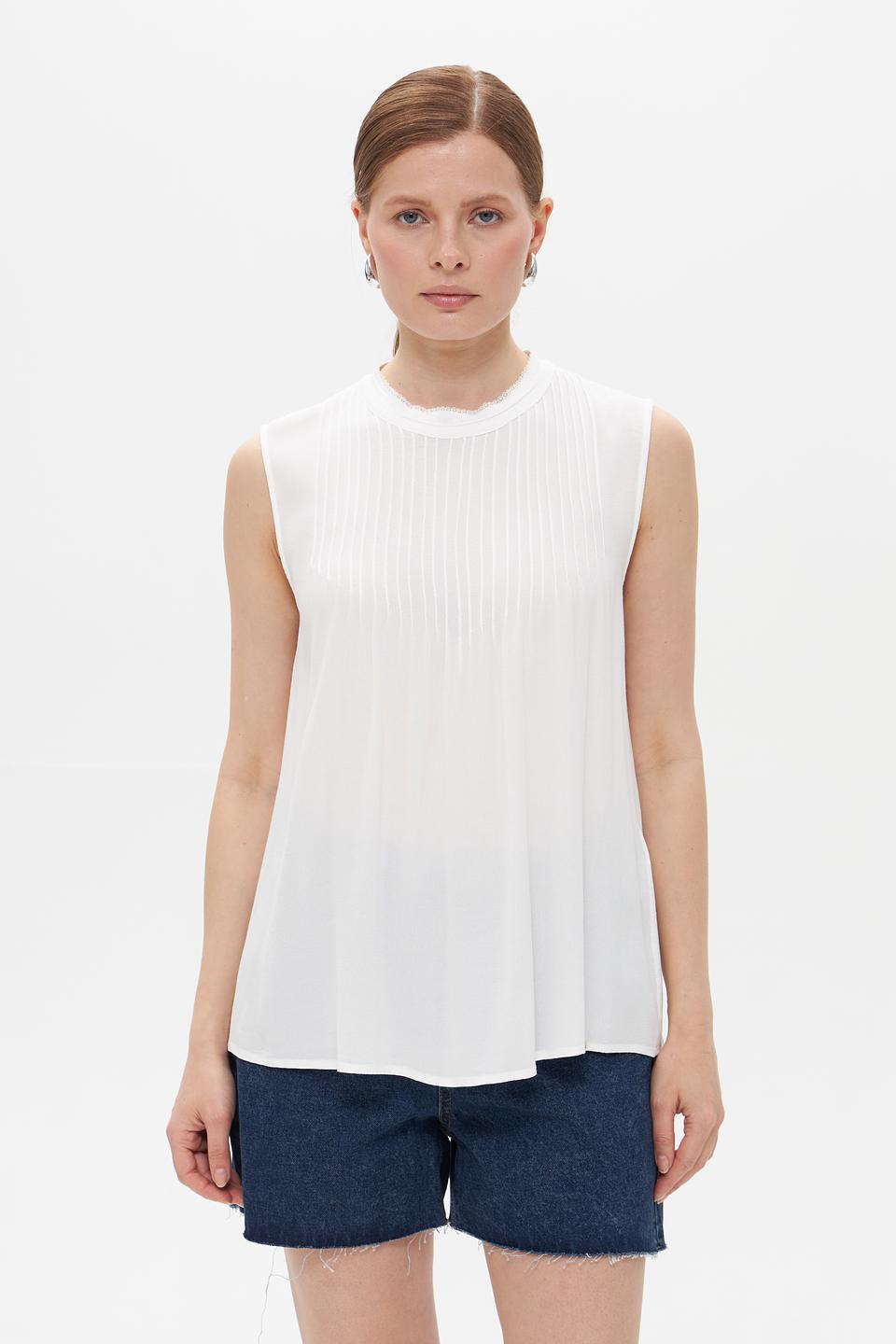 Белая вискозная майка Cinque с кружевной отделкой