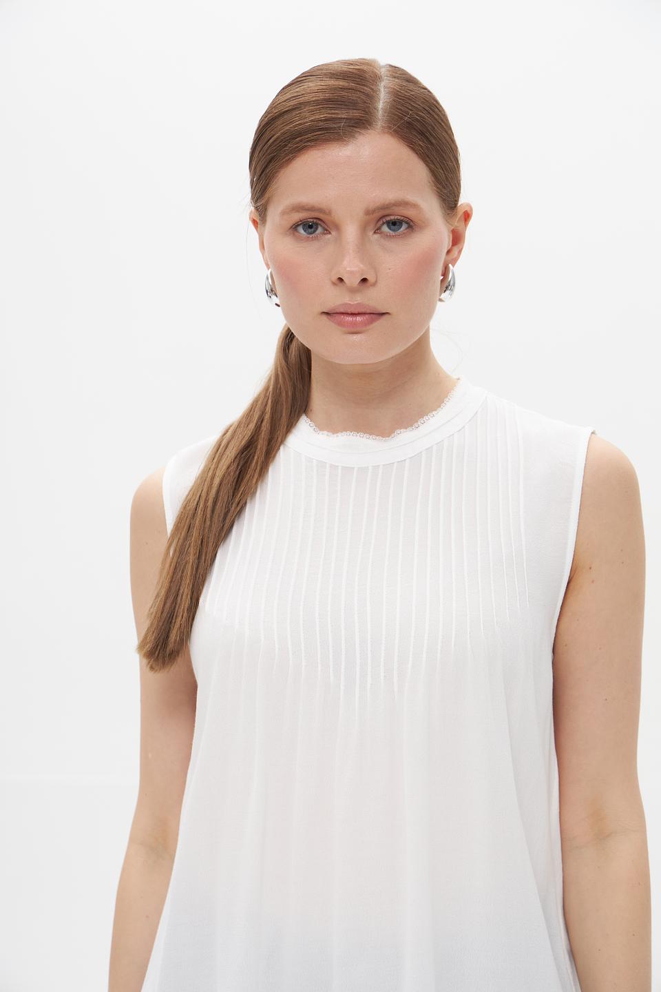 Белая вискозная майка Cinque с кружевной отделкой