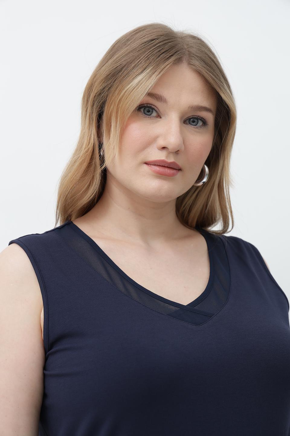 Топ Lebek с V-образным вырезом