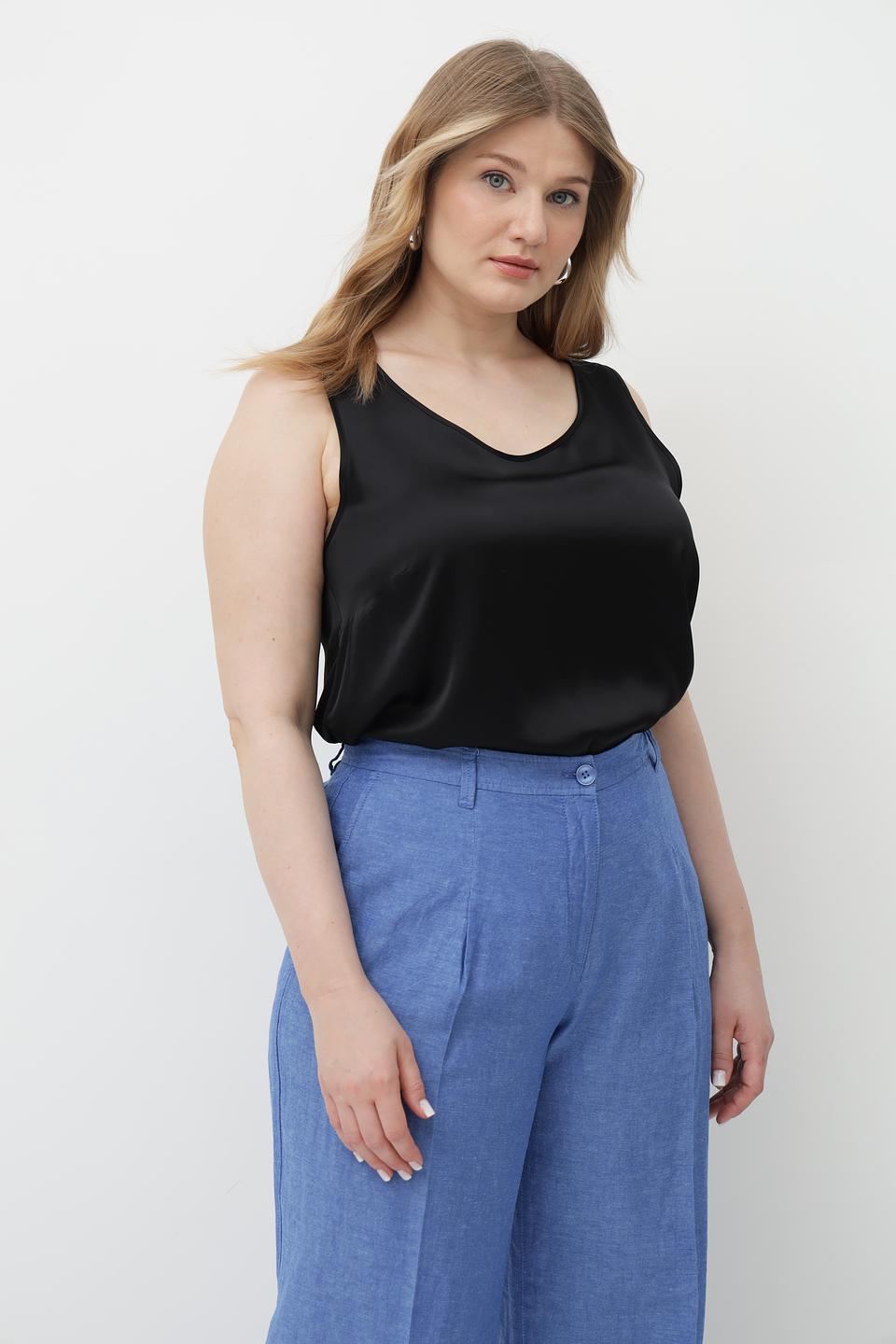 Топ Monari черный с V-образным вырезом