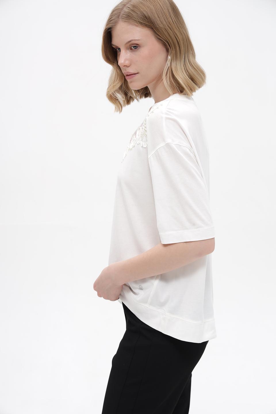 Футболка Monari с вышивкой