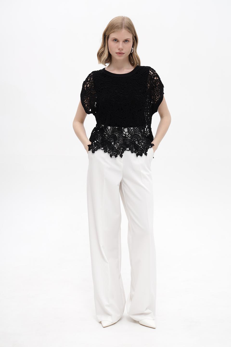 Пуловер Monari с кружевом черный