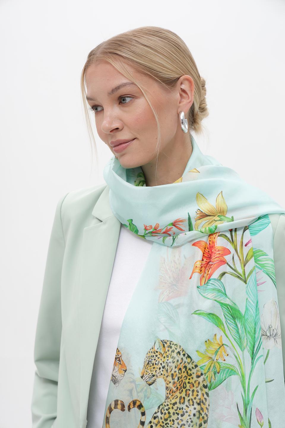 Шарф Fraas с леопардом и цветами