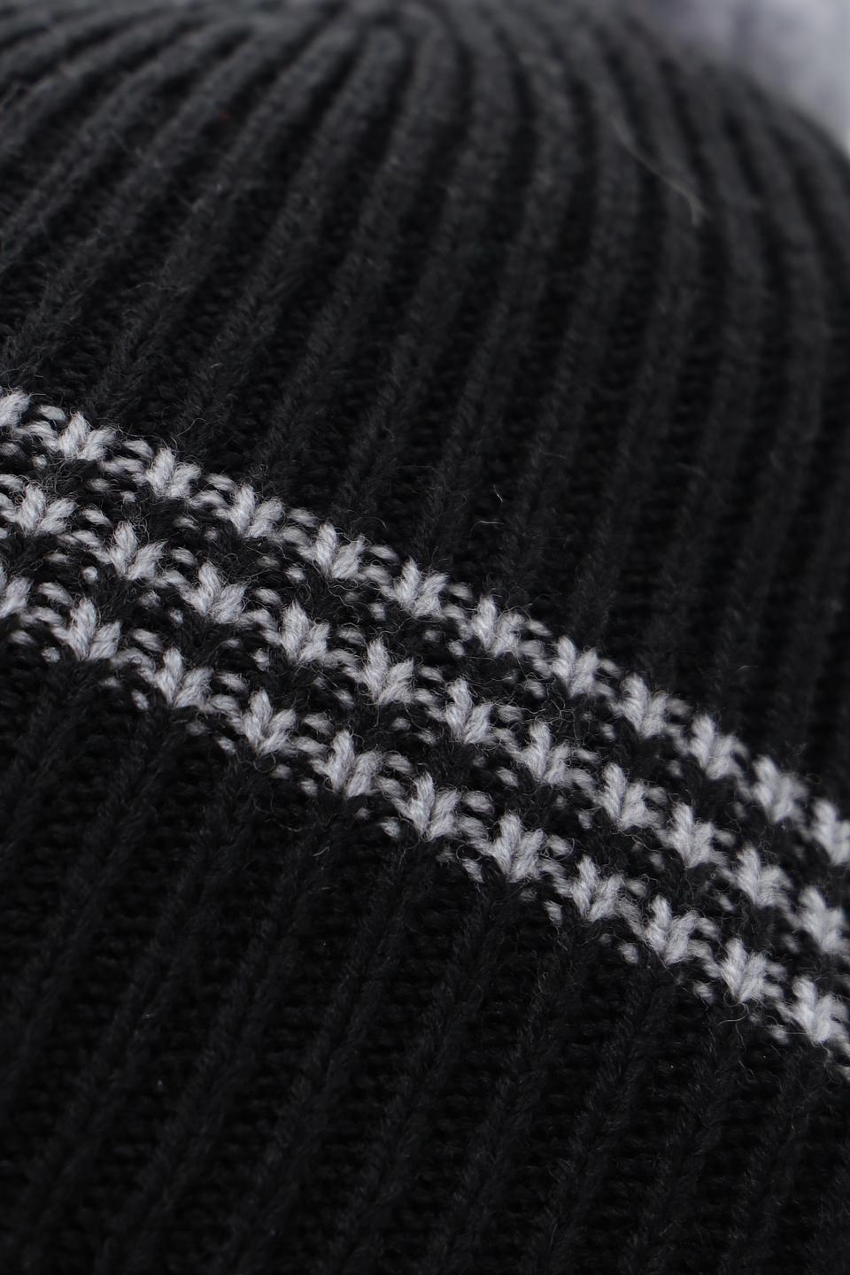 Шапка Marhatter чёрная с помпоном