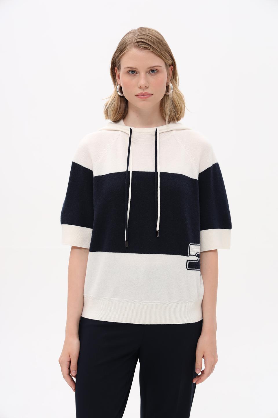 Пуловер Marc Cain Sports с капюшоном