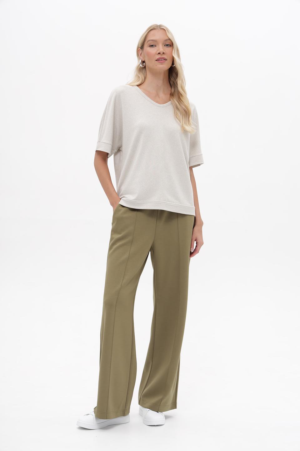 Пуловер Lecomte бежевый с V-образным вырезом