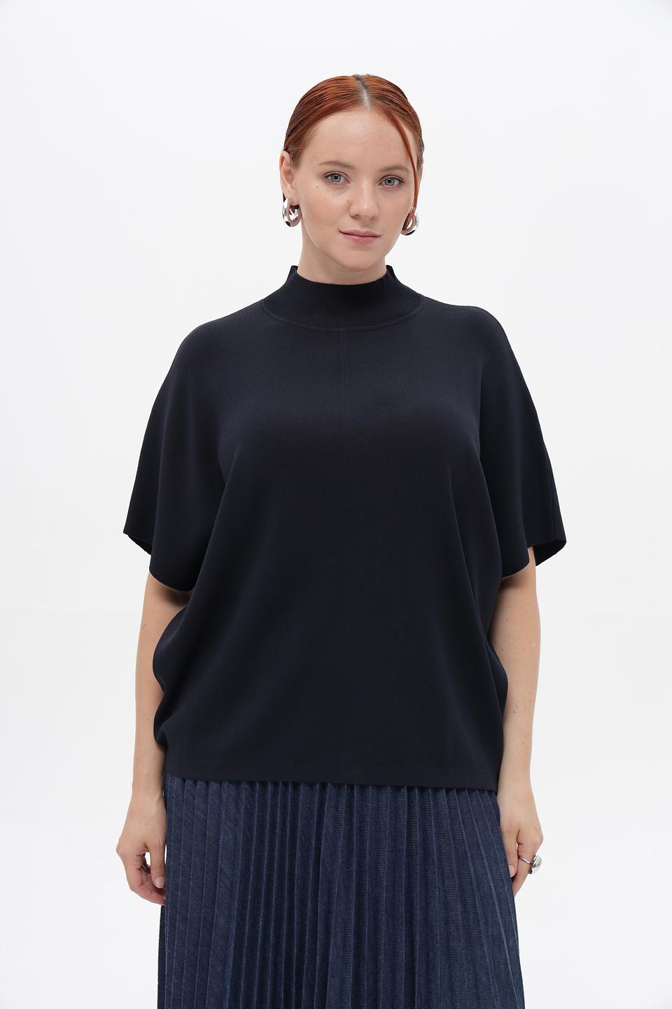 Пуловер Tuzzi чёрный с рукавом-крылышком