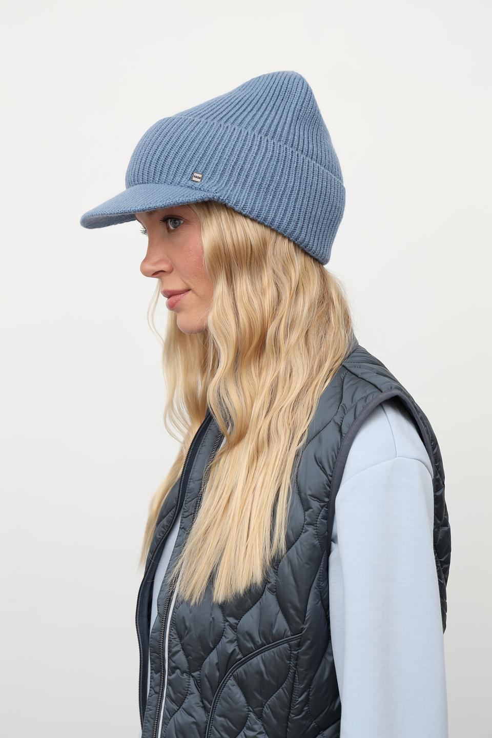 Шапка Julia Florenzi с козырьком