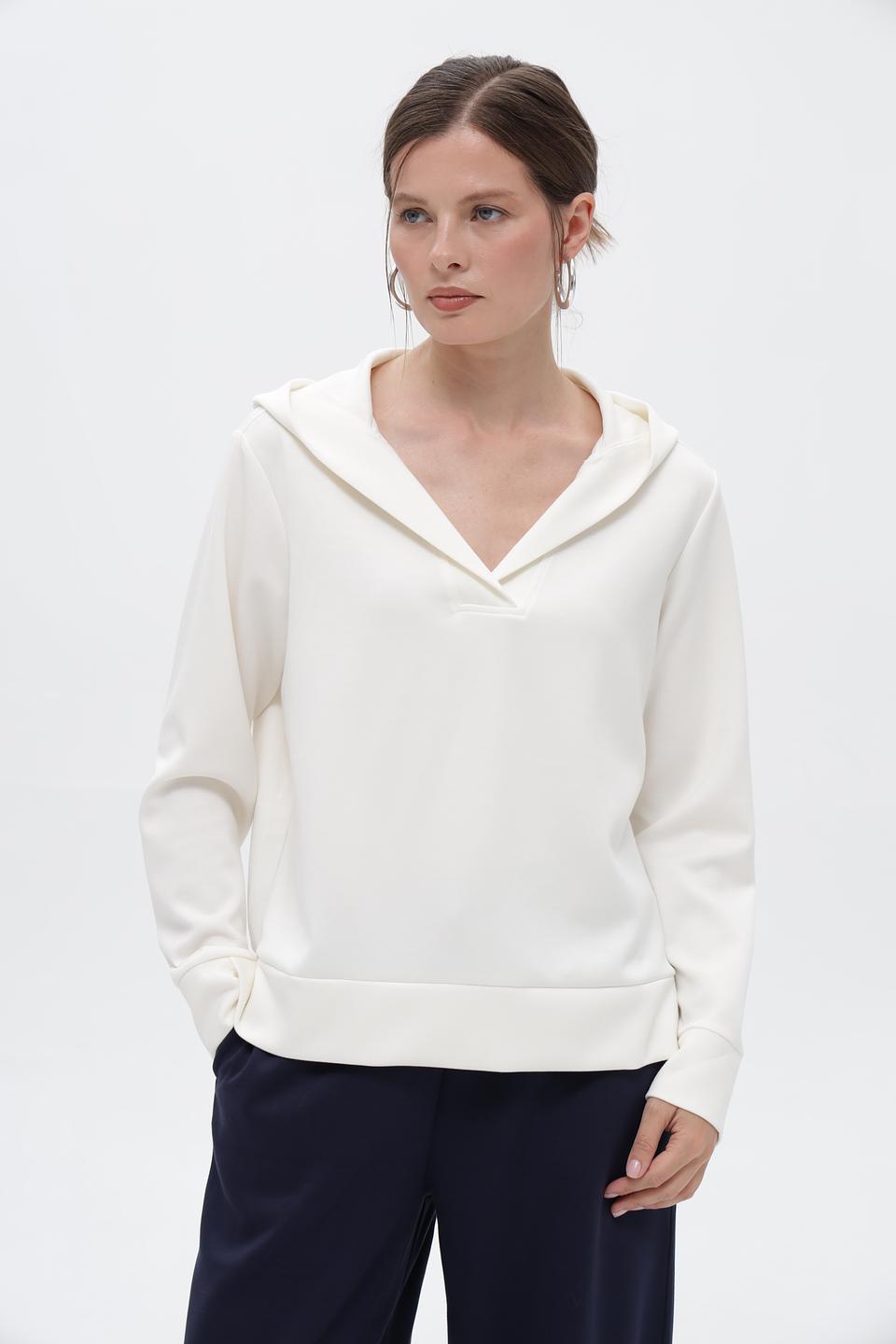 Пуловер Broadway с капюшоном молочный