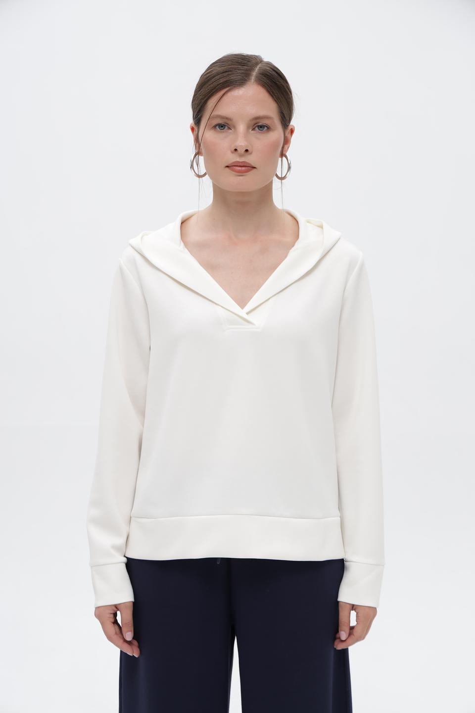 Пуловер Broadway с капюшоном молочный