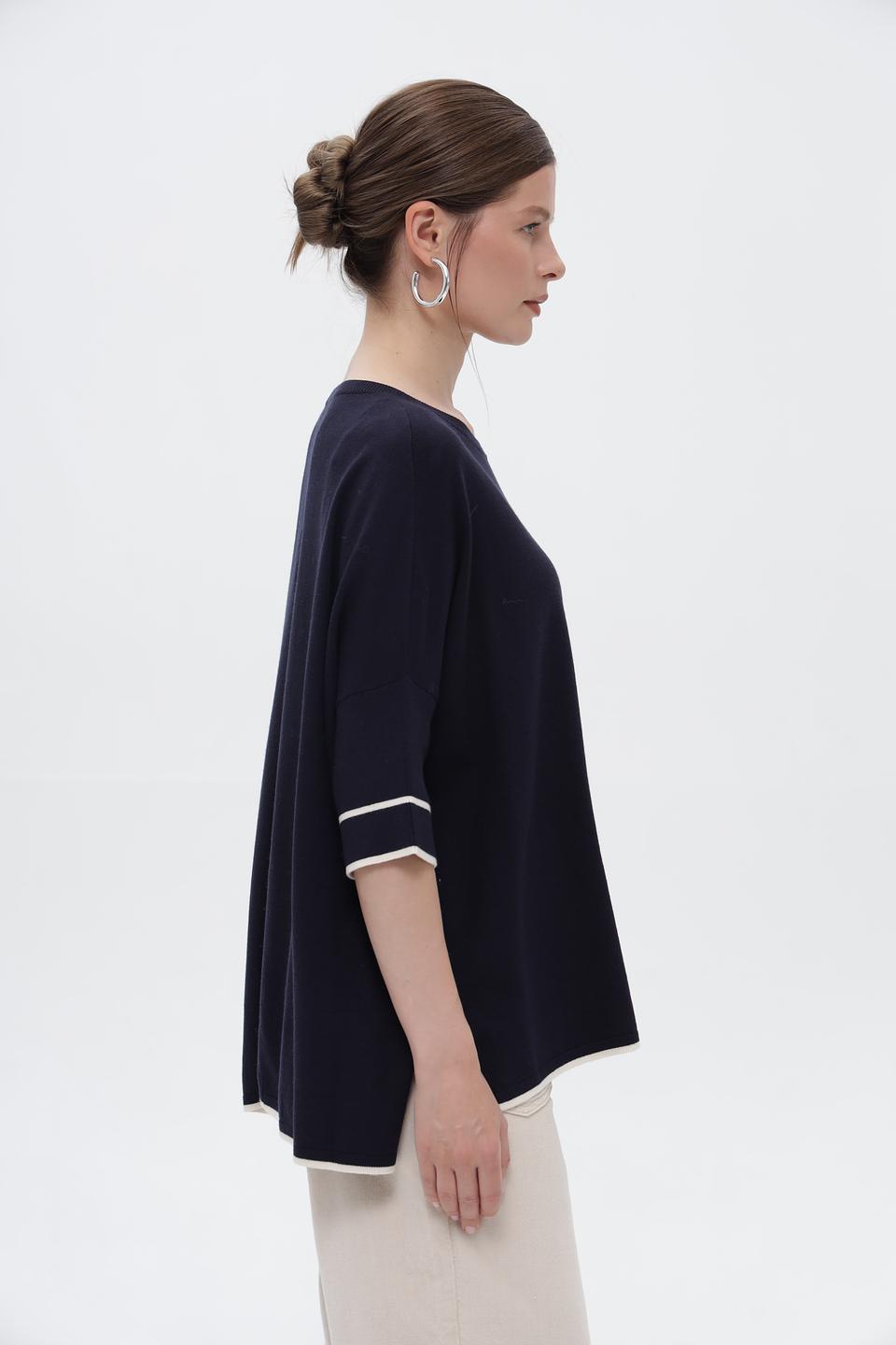 Пуловер Miss Lagotte темно-синий с белой отделкой