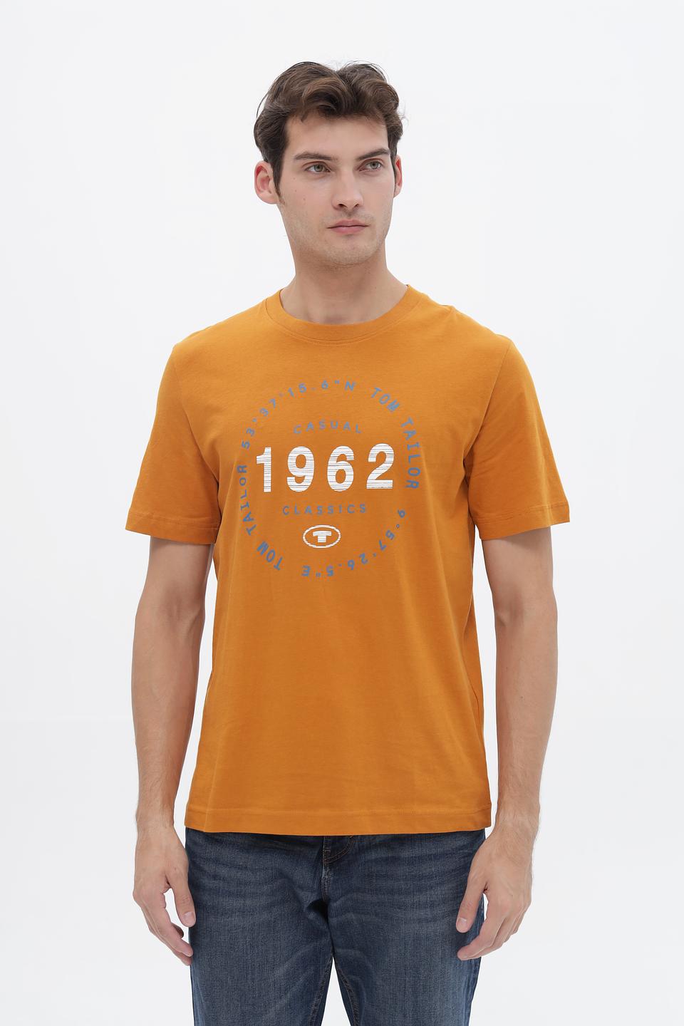 Футболка Tom Tailor с принтом 1962 горчичный
