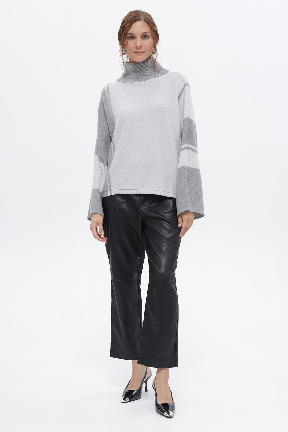 Пуловер Croche с рукавами-колоколами