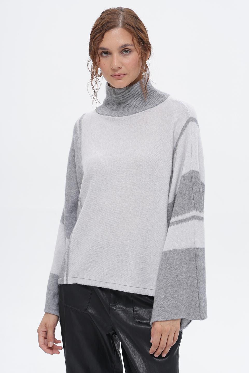 Пуловер Croche с рукавами-колоколами