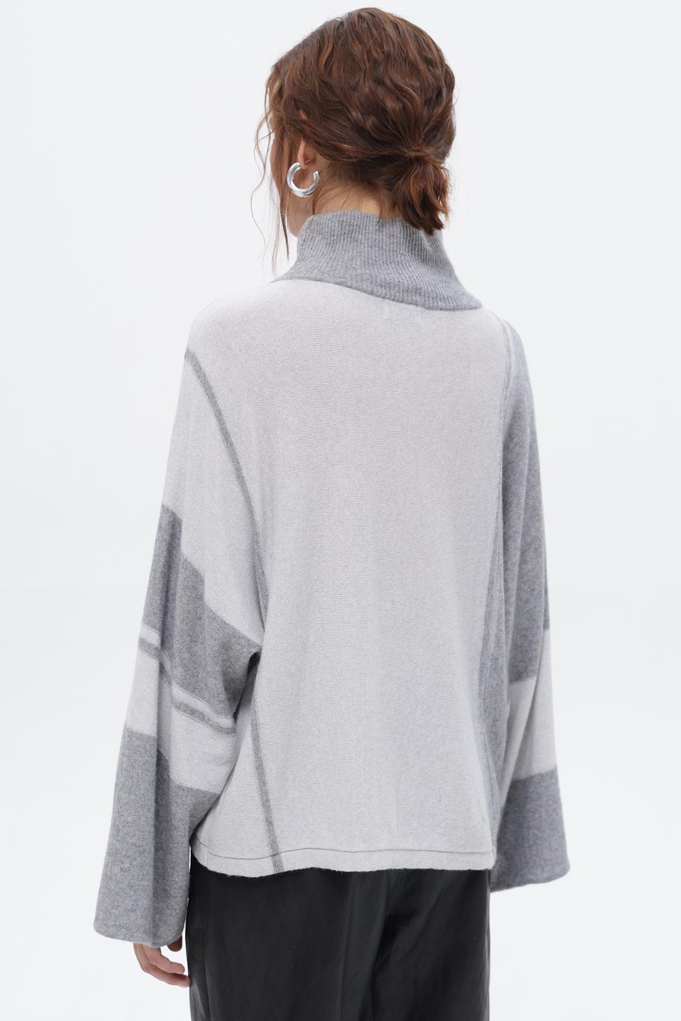 Пуловер Croche с рукавами-колоколами