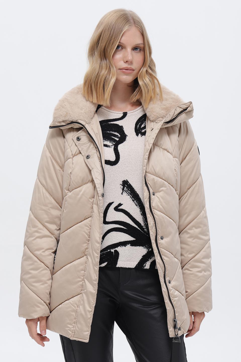 Куртка District стеганая бежевая