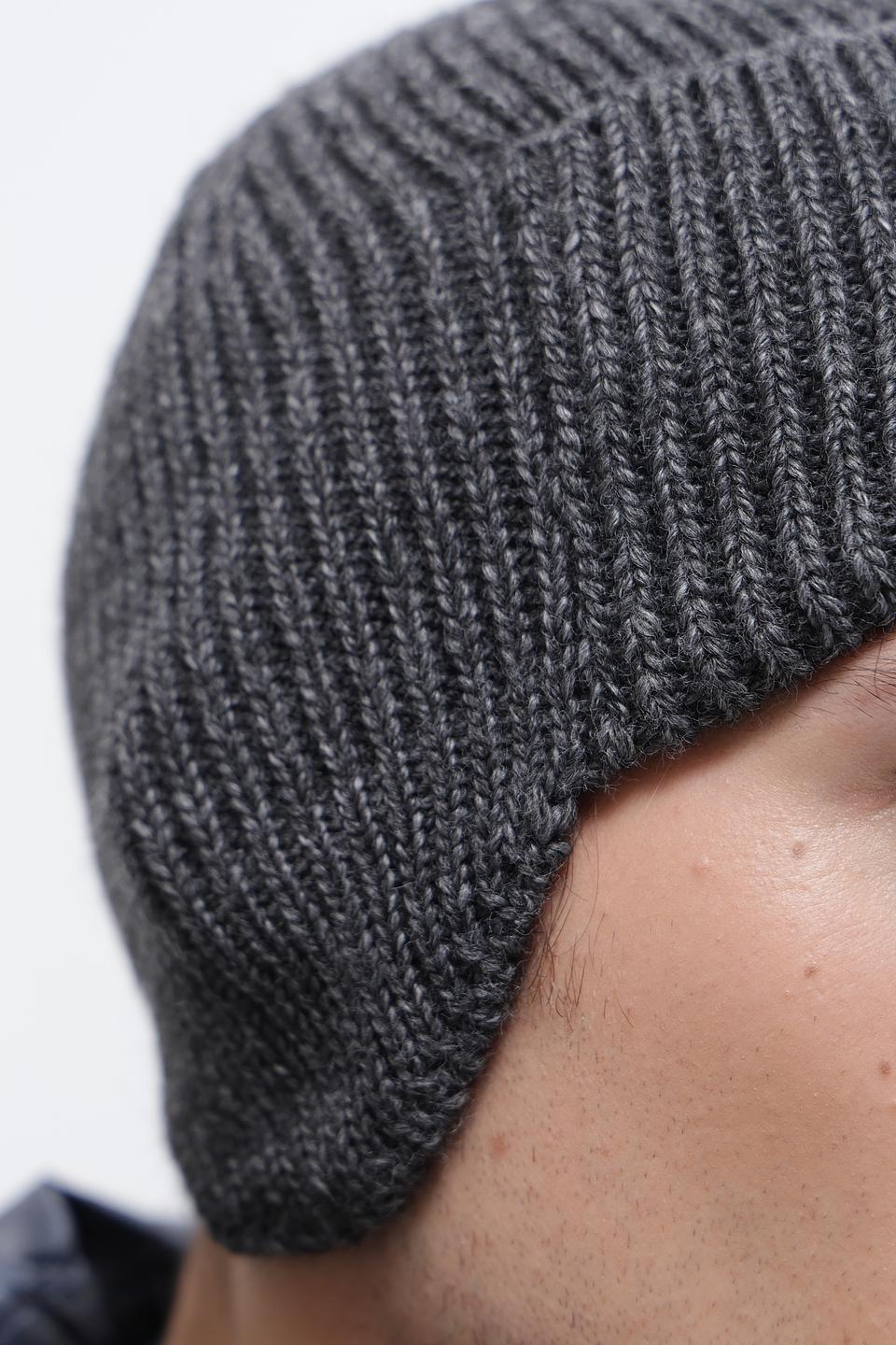 Шапка ADL man вязаная серая