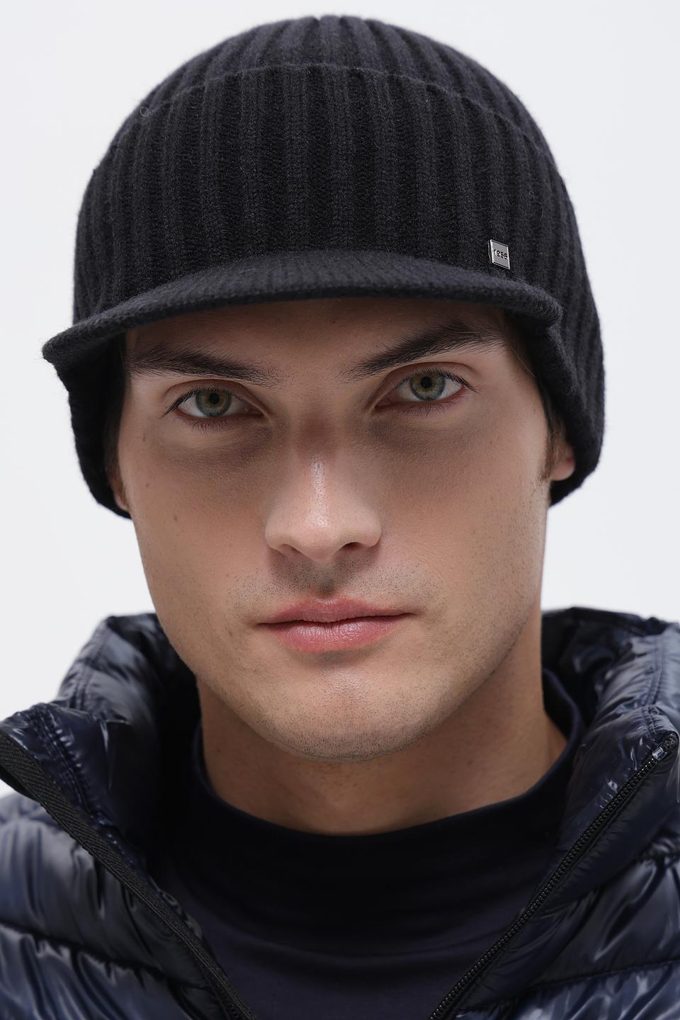 Шапка Julia Florenzi с козырьком