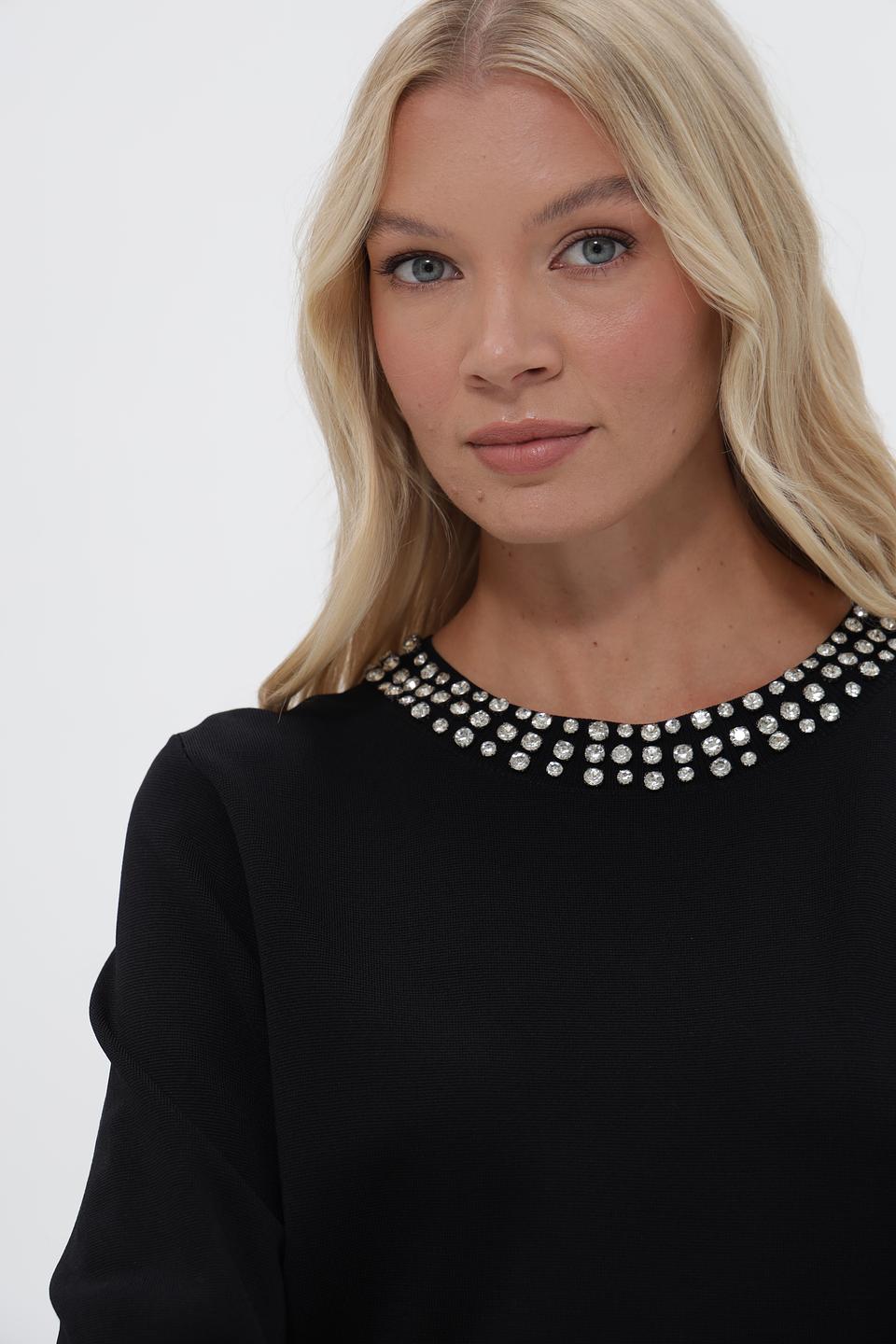 Пуловер UNQ с декором