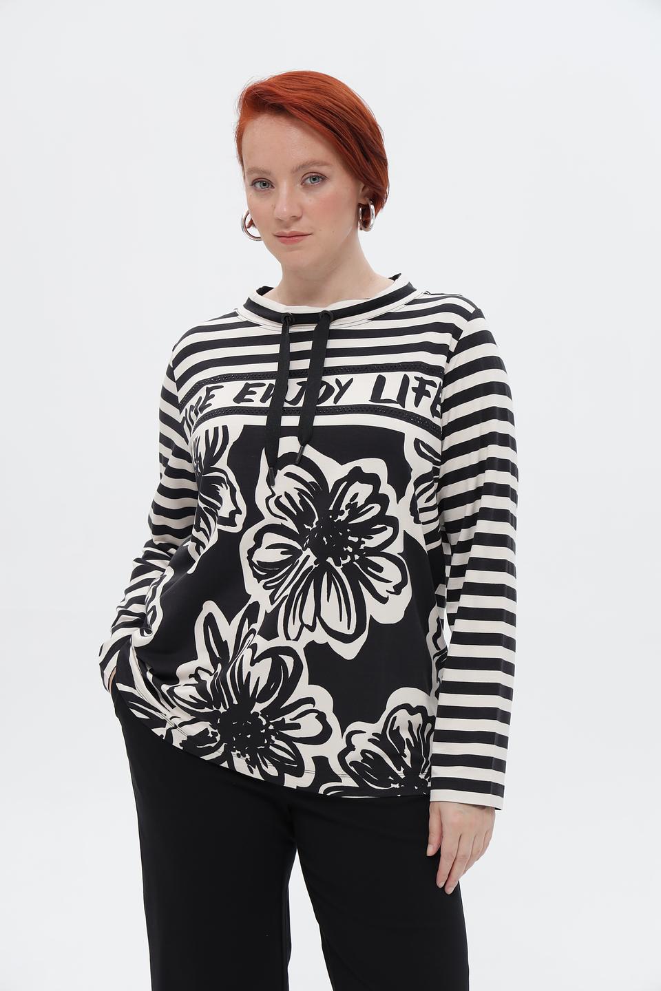 Пуловер Via Appia с цветами и надписью