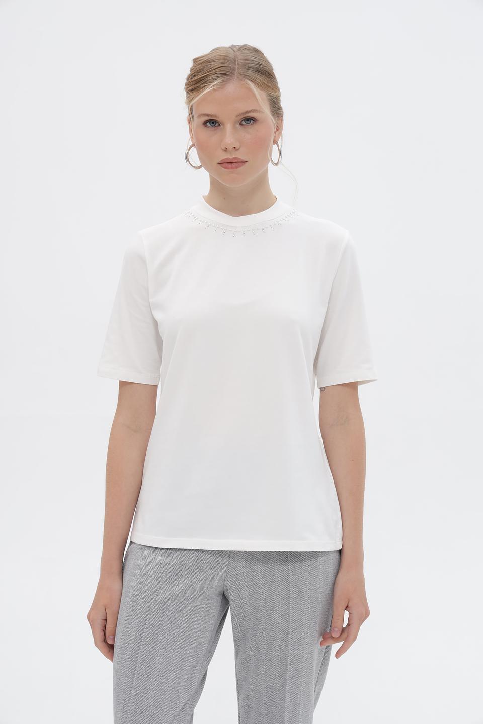 Футболка More and More с декором