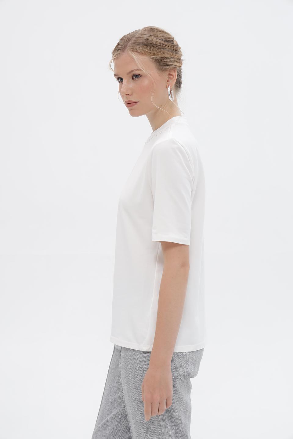 Футболка More and More с декором