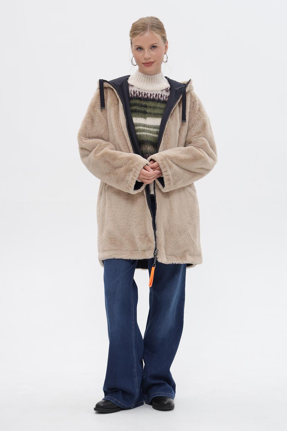 Пальто District с капюшоном бежевое