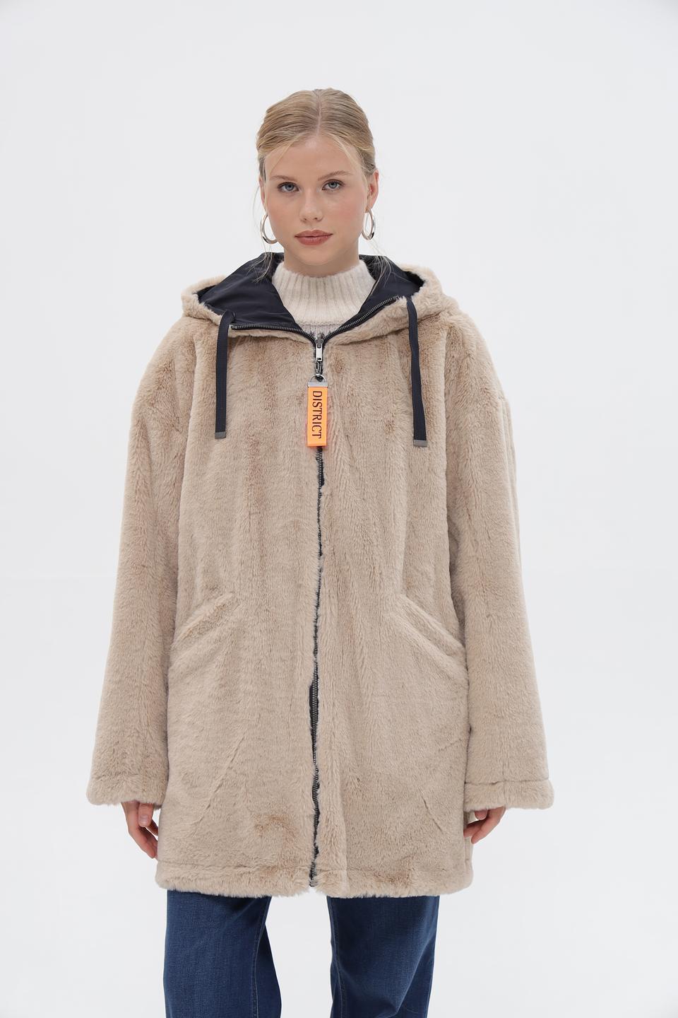 Пальто District с капюшоном бежевое