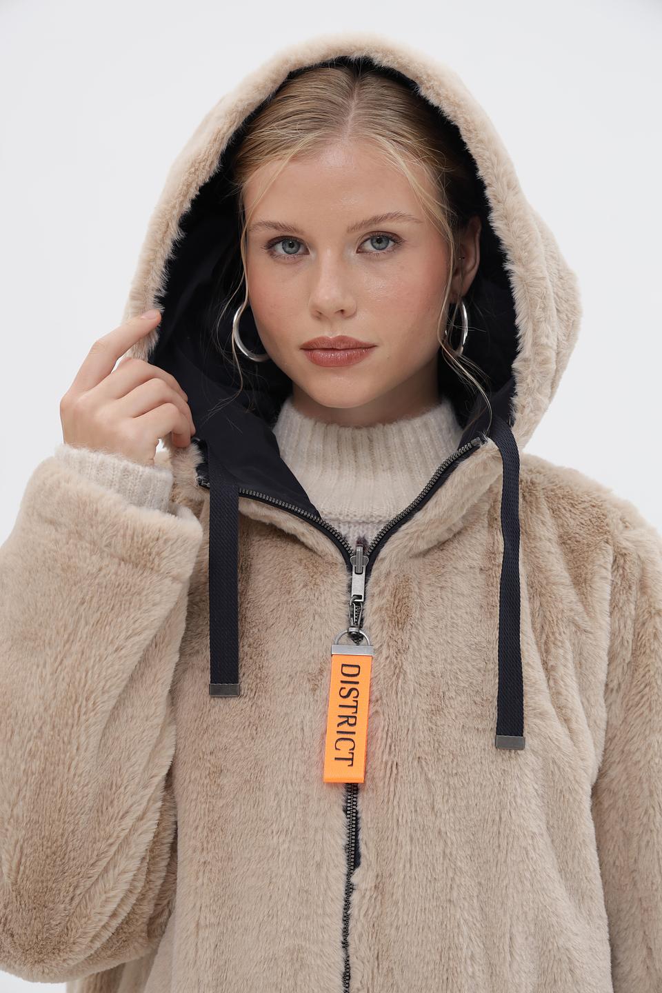 Пальто District с капюшоном бежевое