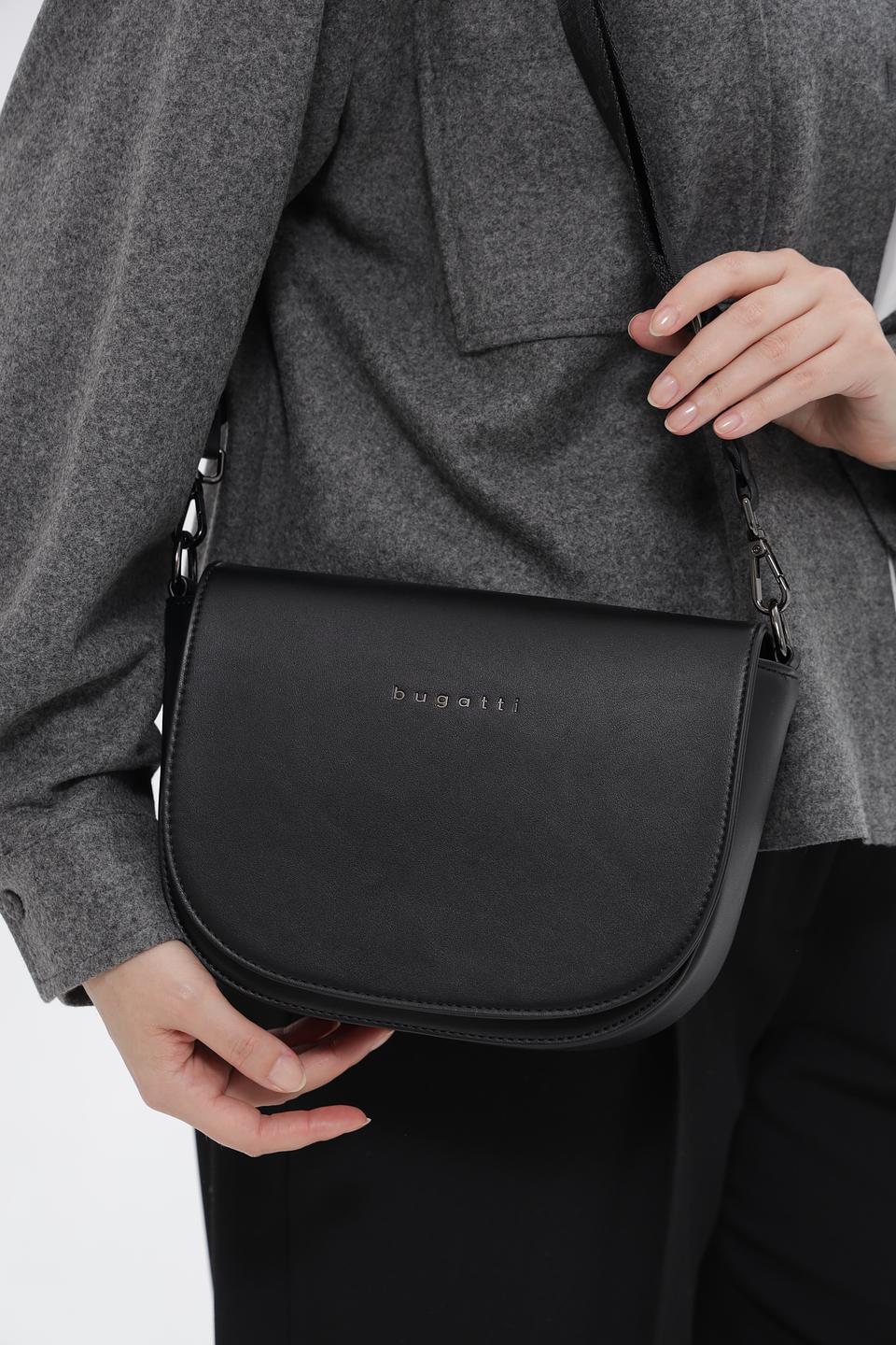 Сумка Bugatti черная