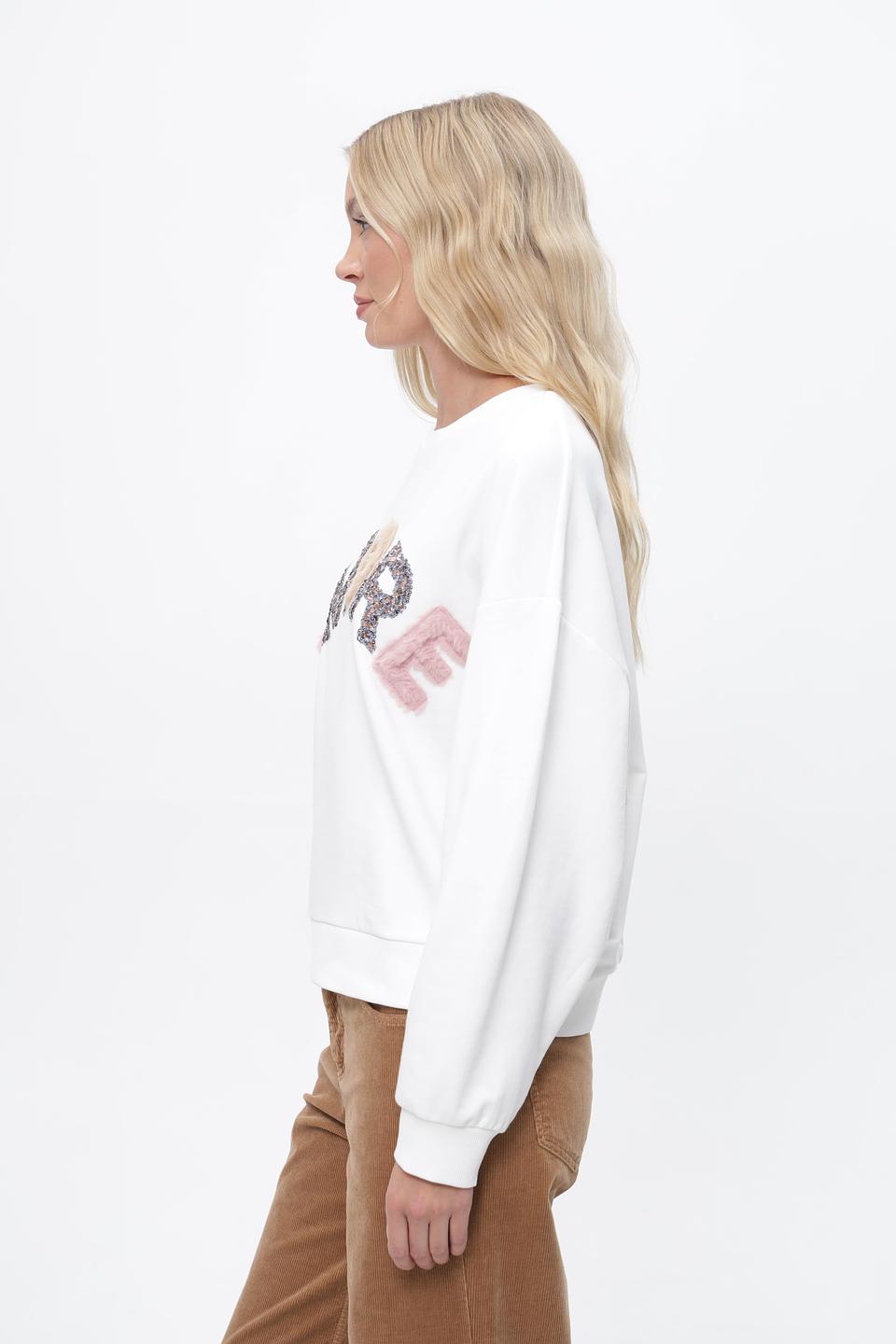 Пуловер More and More с надписью