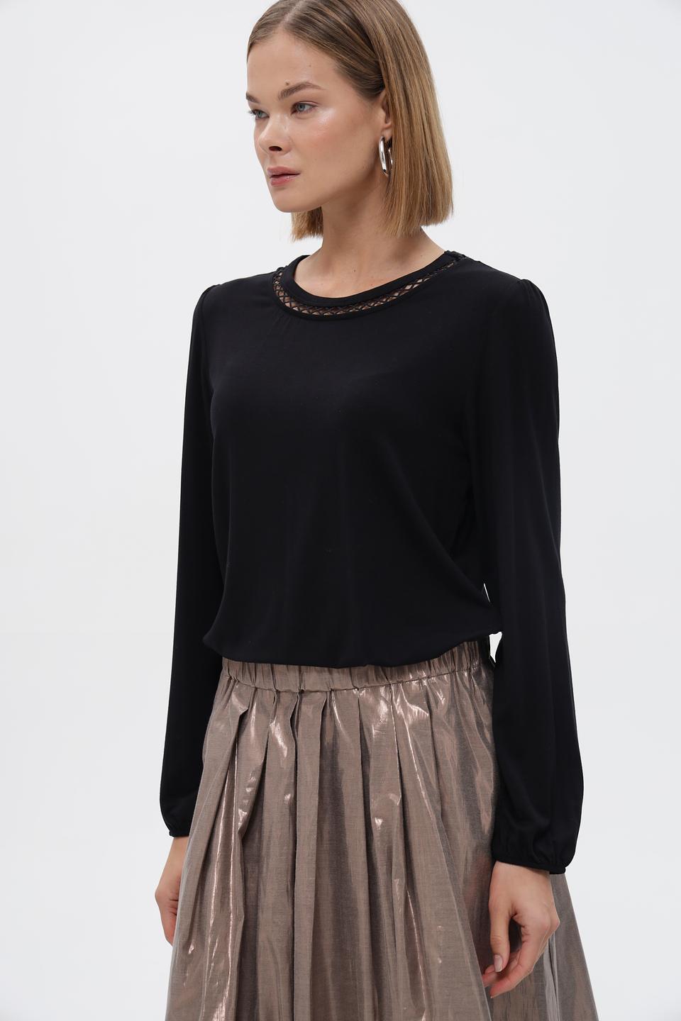 Черная футболка Broadway с отделкой