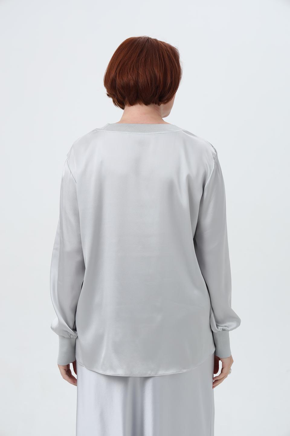 Блузка Herzens Angelegenheit атласная серая